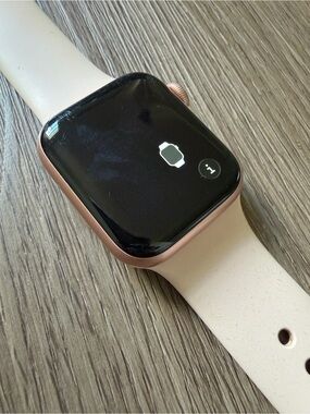 Apple Rose 6 Gold Smartwatch with light pink strap